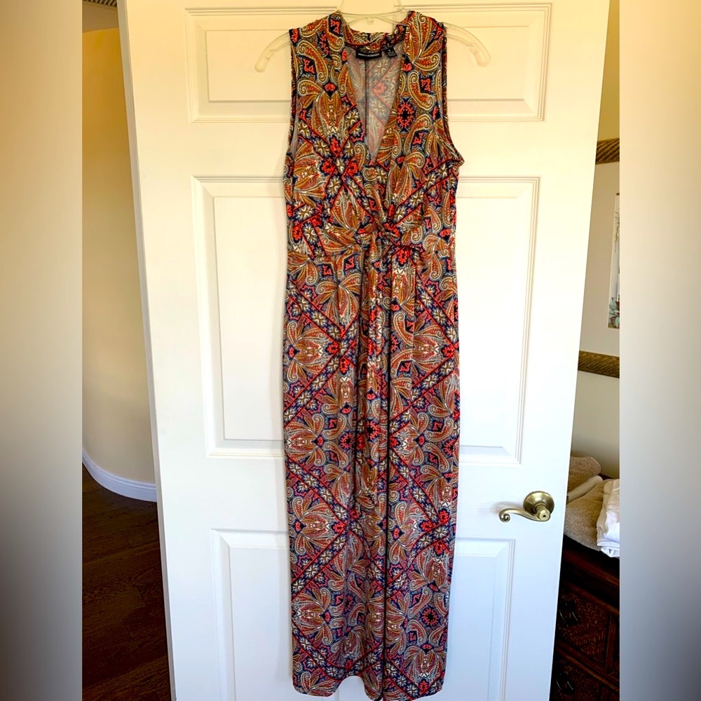 NWOT Maxi dress size Medium. Very flattering